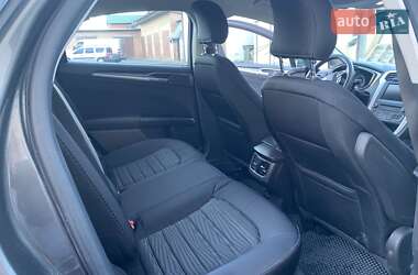 Седан Ford Fusion 2016 в 