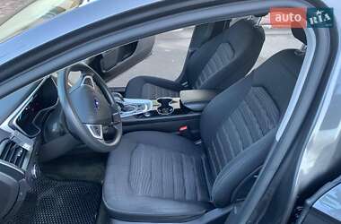 Седан Ford Fusion 2016 в 