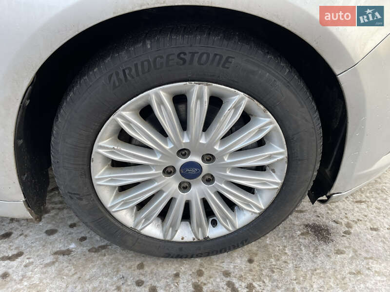 Седан Ford Fusion 2014 в Полтаві