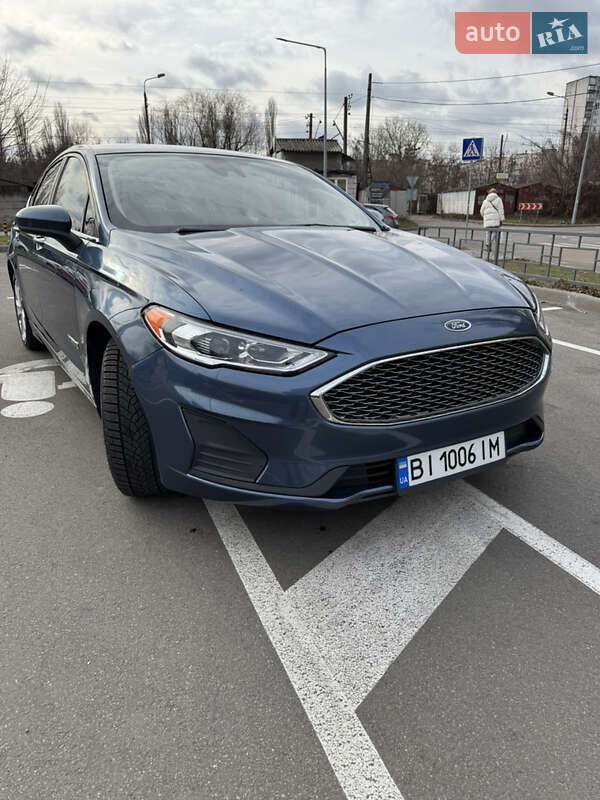 Седан Ford Fusion 2019 в 