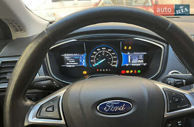 Седан Ford Fusion 2015 в 