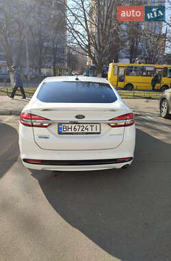 Седан Ford Fusion 2017 в 