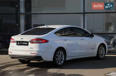 Седан Ford Fusion 2018 в 