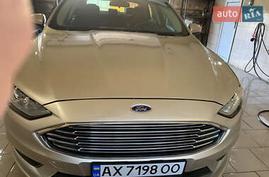 Седан Ford Fusion 2016 в 