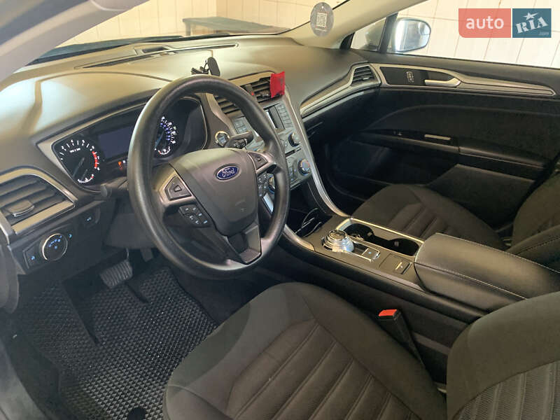 Седан Ford Fusion 2016 в Карловке