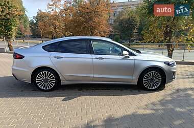 Седан Ford Fusion 2020 в 