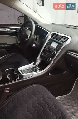 Седан Ford Fusion 2015 в 