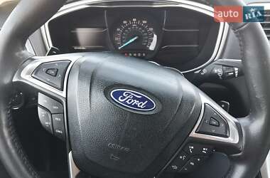 Седан Ford Fusion 2016 в 