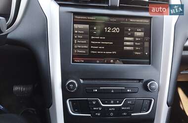 Седан Ford Fusion 2016 в 