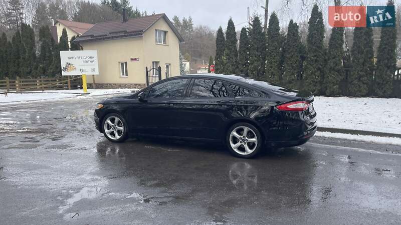 Седан Ford Fusion 2015 в Гнівані