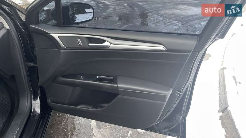 Седан Ford Fusion 2015 в Гнівані