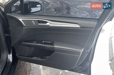 Седан Ford Fusion 2015 в 