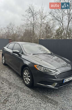 Седан Ford Fusion 2016 в 