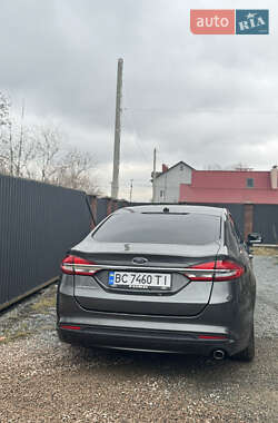 Седан Ford Fusion 2016 в 