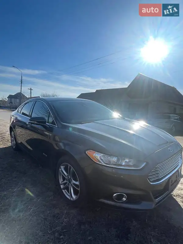 Седан Ford Fusion 2015 в 