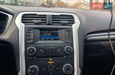 Седан Ford Fusion 2013 в 