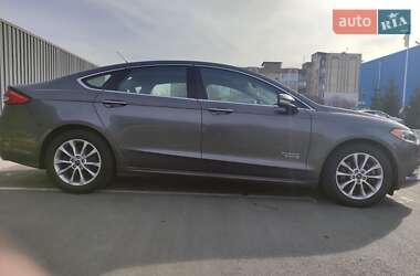 Седан Ford Fusion 2017 в 