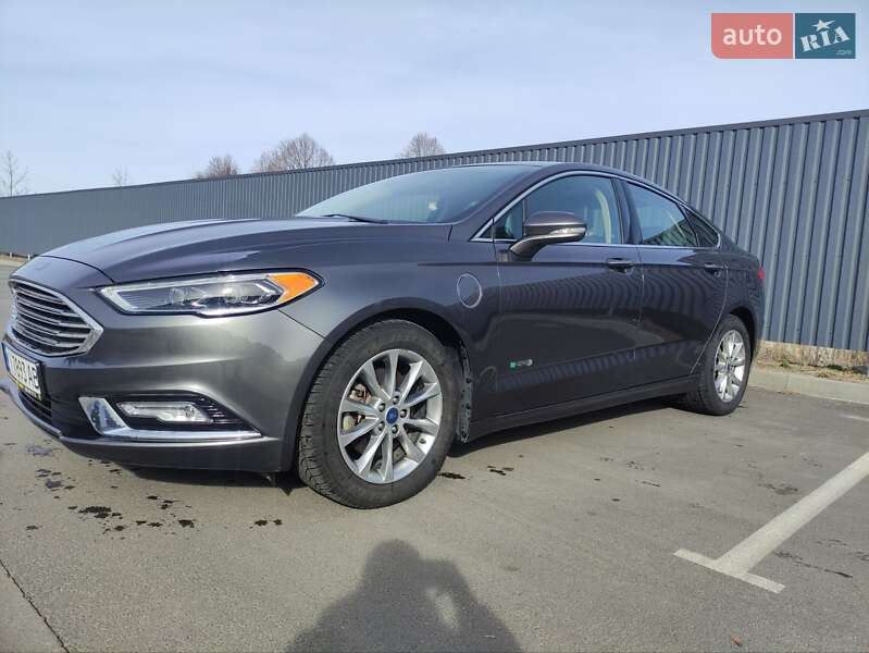 Седан Ford Fusion 2017 в 