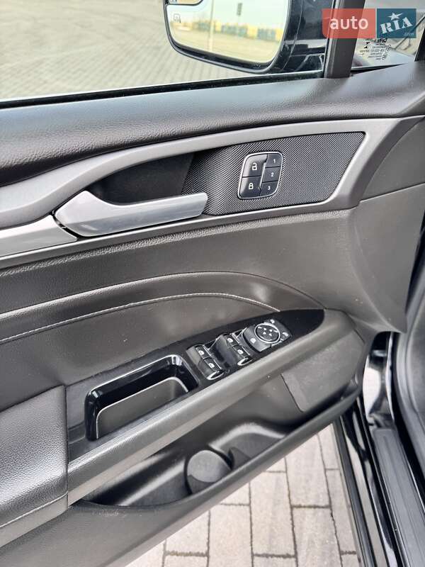 Седан Ford Fusion 2016 в Одесі