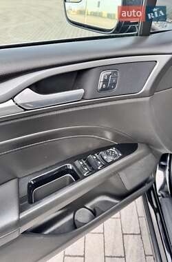 Седан Ford Fusion 2016 в 