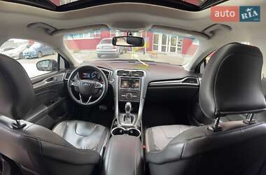 Седан Ford Fusion 2016 в 