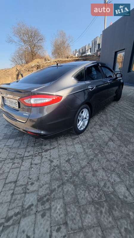 Седан Ford Fusion 2015 в Львові