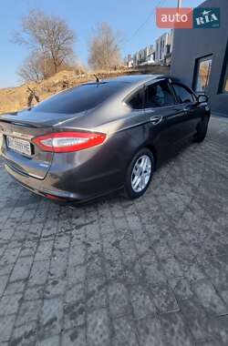 Седан Ford Fusion 2015 в 