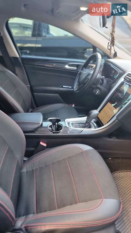 Седан Ford Fusion 2015 в Львові