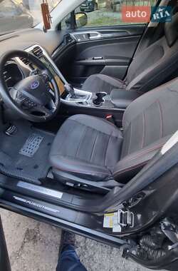 Седан Ford Fusion 2015 в 