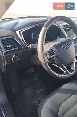 Седан Ford Fusion 2015 в 