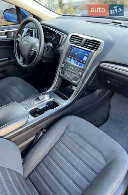 Седан Ford Fusion 2020 в 