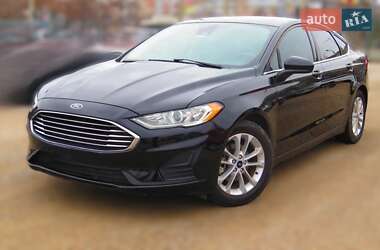 Седан Ford Fusion 2019 в 