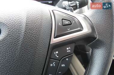 Седан Ford Fusion 2019 в 