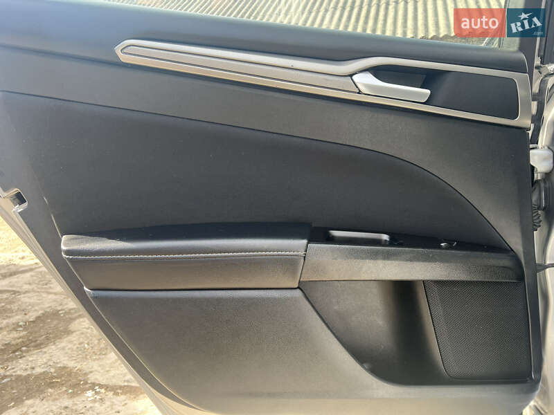 Седан Ford Fusion 2017 в Львове