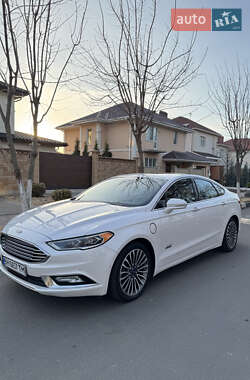 Седан Ford Fusion 2016 в 