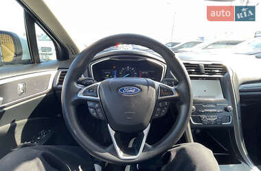 Седан Ford Fusion 2019 в Львові