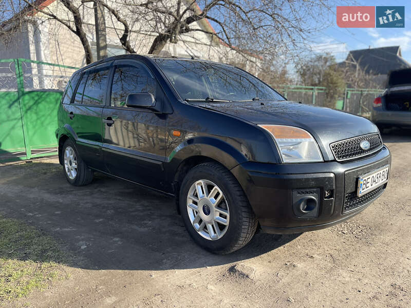 Хэтчбек Ford Fusion 2008 в Новом Буге