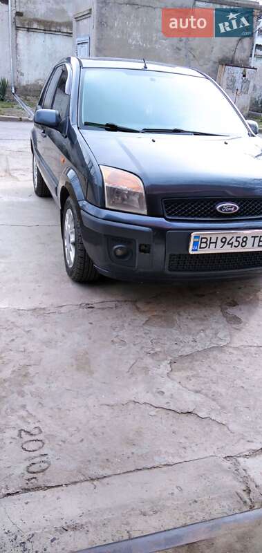 Седан Ford Fusion 2005 в Килии фото 13 Седан Ford Fusion 2005 в Килии