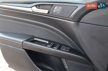 Седан Ford Fusion 2019 в 