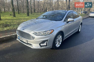 Седан Ford Fusion 2019 в 