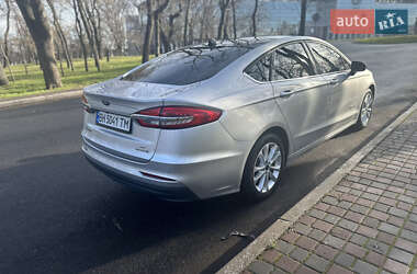 Седан Ford Fusion 2019 в 