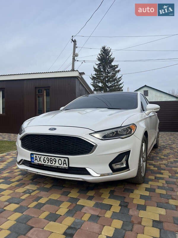 Седан Ford Fusion 2019 в 