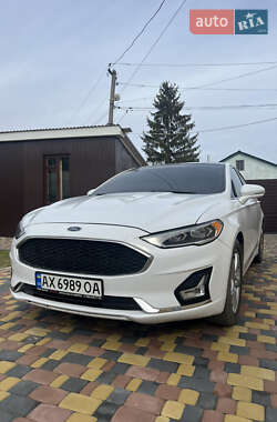 Седан Ford Fusion 2019 в 