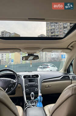 Седан Ford Fusion 2013 в 