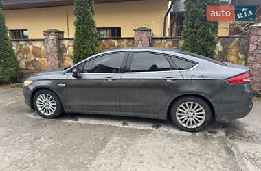 Седан Ford Fusion 2016 в 