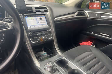 Седан Ford Fusion 2016 в 