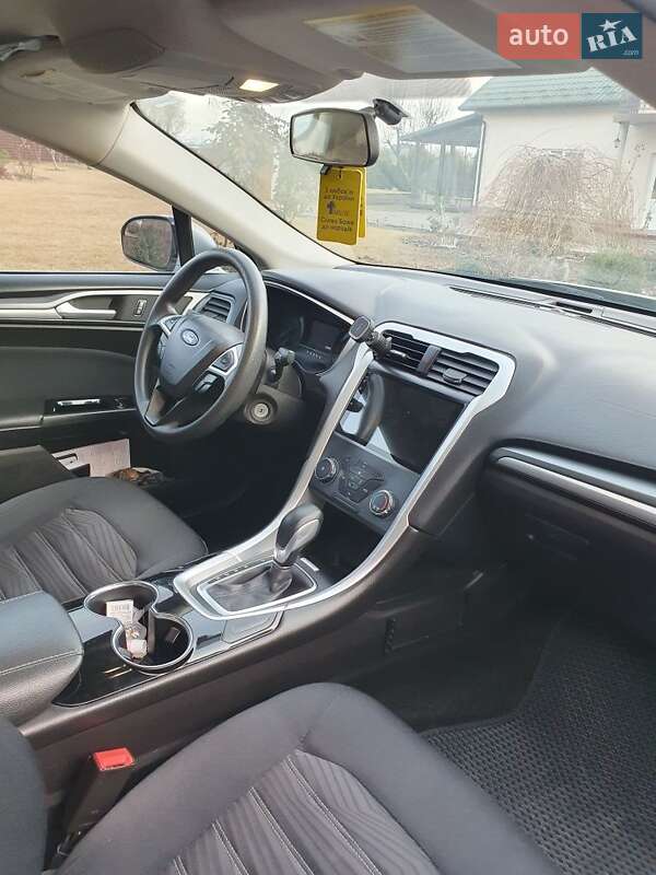 Седан Ford Fusion 2015 в Нововолынске