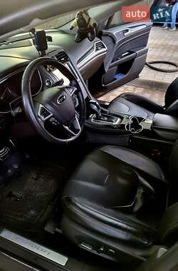 Седан Ford Fusion 2015 в 