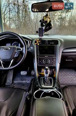 Седан Ford Fusion 2015 в 