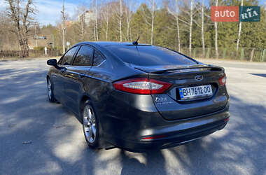 Седан Ford Fusion 2015 в 